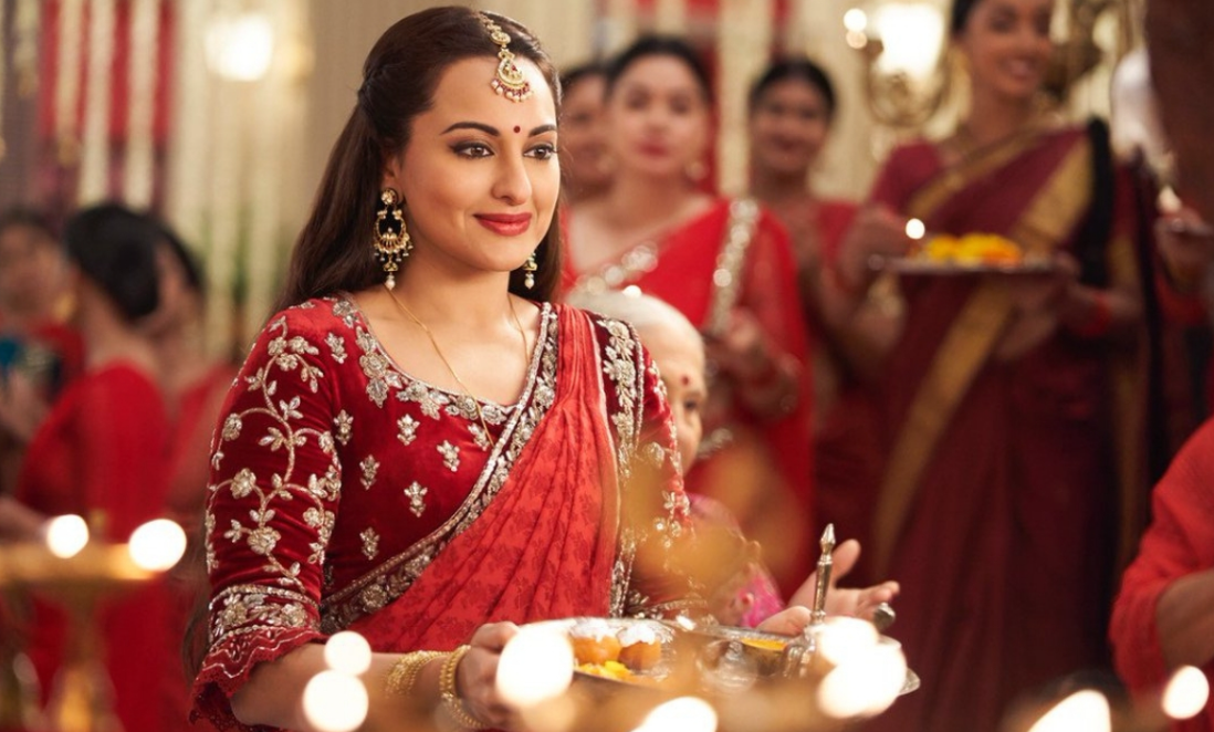 Happy Birthday Sonakshi Sinha Times When The Dahaad Diva Mesmerised Us With Her On Screen Glam